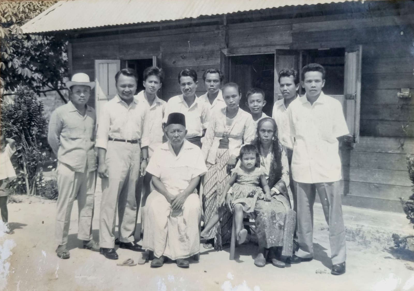 perjalanan hidup hasjim dlalal